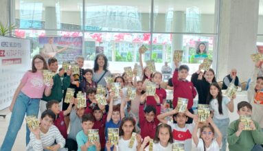 Korumalı: Borçka’lı Yazar Uzungül Köse, Kitap Fuarı’nda okurlarıyla buluştu