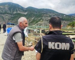 Korumalı: Artvin Emniyeti, Kurban Pazarı’nda sahte para konusunda besicileri ve vatandaşları bilgilendirdi