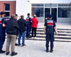 Korumalı: Artvin’de göçmen kaçakçılığı yaptığı belirlenen 3 kişi tutuklandı