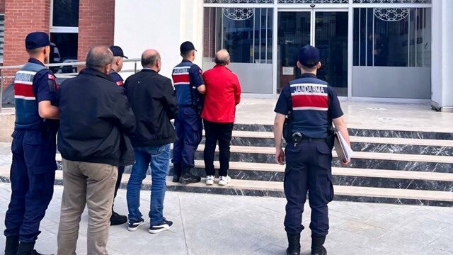 Korumalı: Artvin’de göçmen kaçakçılığı yaptığı belirlenen 3 kişi tutuklandı