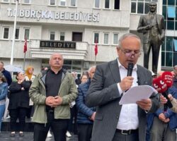 Korumalı: Belediye Başkanı Orhan, belediye çalışanlarının maaşlarını ödeyebilmek için şahsi evini satılığa çıkardığını açıkladı