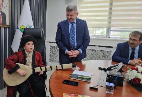 Korumalı: “Dilimizin Zenginlikleri Projesi” öğrencileri, Vali Ergün’ü makamında ziyaret etti