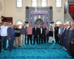 Korumalı: Vali Ergün, Bayram Namazı Sonrası Vatandaşlarla Bayramlaştı