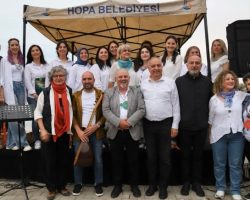 Korumalı: Deniz Yemekleri Şenliği kapsamında Kadın Korosu, deniz şarkılarıyla izleyicileri mest etti