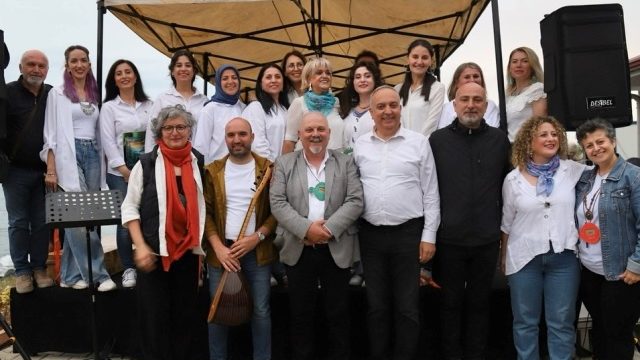 Korumalı: Deniz Yemekleri Şenliği kapsamında Kadın Korosu, deniz şarkılarıyla izleyicileri mest etti
