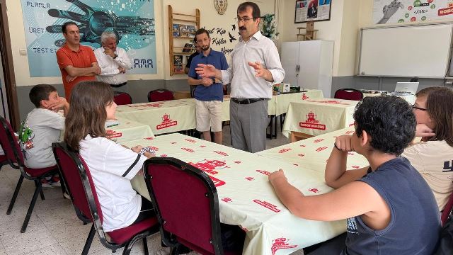 Korumalı:  Artvin İl MEM Acar, öğrencilerin teknolojiyle buluştuğu çalışmaları yerinde inceledi