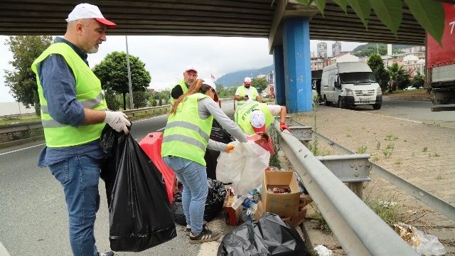 Korumalı: Hopa Belediye Başkanı Cihan, çevre kirliliğine karşı temizlik çalışması başlattı