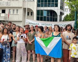 Korumalı: Vegan aktivistler, sokak hayvanlarına yönelik bir yıldır süren sistematik şiddeti Borçka’da protesto ettiler