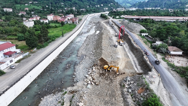 Korumalı: ARHAVİ İLÇESİ KABİSRE DERESİNDEKİ ÇALIŞMALAR DEVAM EDİYOR