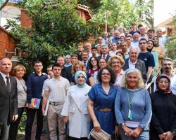 Korumalı: Artvinliler Hizmet Vakfı tarafından başarılı öğrencilere hediyeler takdim edildi