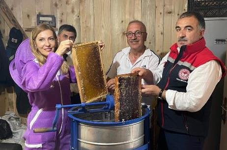 Korumalı: Murgul’da 2025 yılının ilk bal sağımı yapıldı