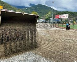 Korumalı: Borçka İlçe Stadında çevre düzenlemesi ve parke döşeme çalışması