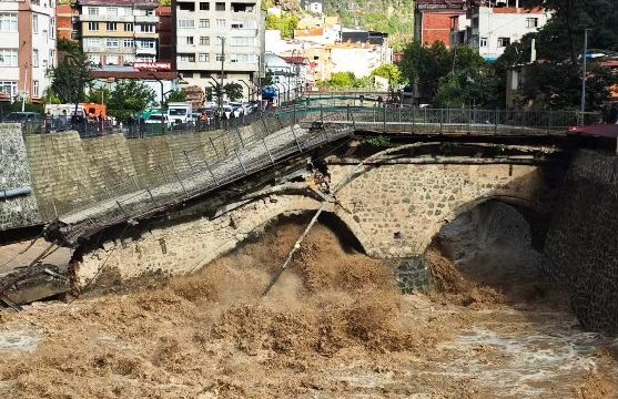 Korumalı: Borçka’da Sağanak Yağış Sel ve Heyelanlara Neden Oldu