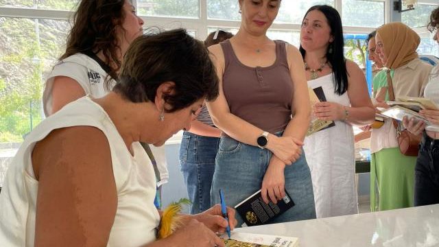 Korumalı: Emekli Nazan Öğretmen ile söyleşi ve imza günü