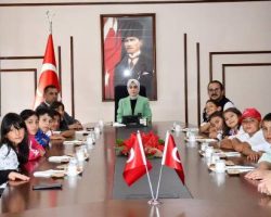 Korumalı: Kaymakam Büyükkılıç, öğrencileri makamında kabul etti