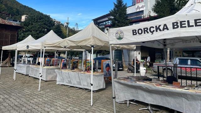 Korumalı: “Kitap Günleri” Belediye Meydanı’nda kapılarını kitapseverlere açtı
