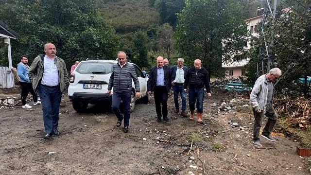 Korumalı: Milletvekili Bayraktutan, Borçka’da sel felaketini yerinde inceledi