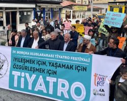 Korumalı:  Borçka’da 4. Tiyatro Festivali, renkli bir açılış yürüyüşüyle başladı