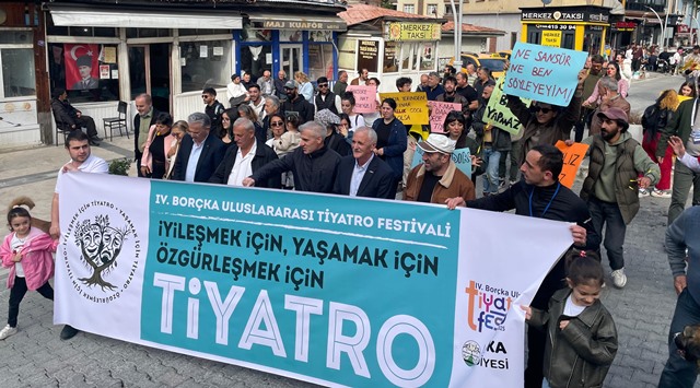 Korumalı:  Borçka’da 4. Tiyatro Festivali, renkli bir açılış yürüyüşüyle başladı