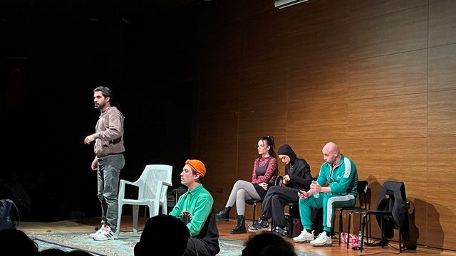 Korumalı: “Kardeşlerimi Arıyorum” adlı oyun, tiyatro severlerle buluştu