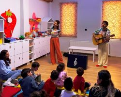 Korumalı: “Utangaç mı?” isimli müzikli çocuk oyunu, minik izleyiciler tarafından keyifle izlendi