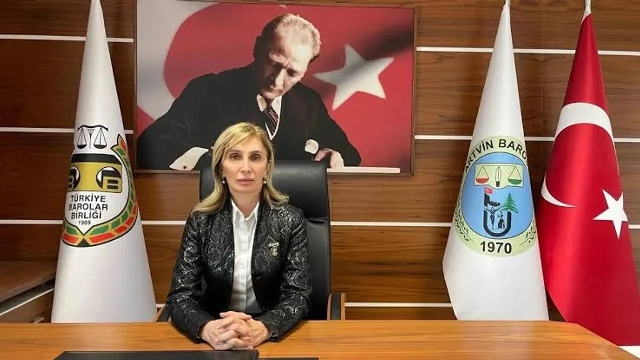 Artvin Barosu Başkanı Demiral Almalı, “Demokratik bir hukuk devletinde, gazeteciliğin suç olmadığına” dikkat çekti