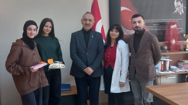 Yarışmada Dereceye Giren Öğrencilere Hediyeleri Verildi