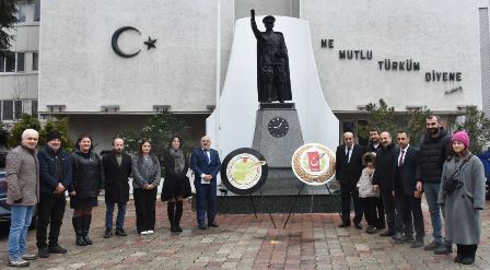 10 Ocak Gazeteciler Günü Artvin’de Çelenk Töreniyle Kutlandı