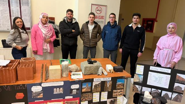 Borçka Acarlar M.Y.O.’da Yapı Malzemeleri Fuarı Düzenlendi