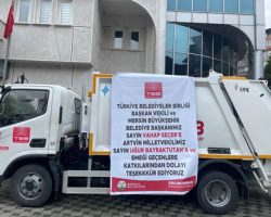 Borçka Belediyesi’ne Türkiye B.B.’nden çöp kamyonu bağışı yapıldı