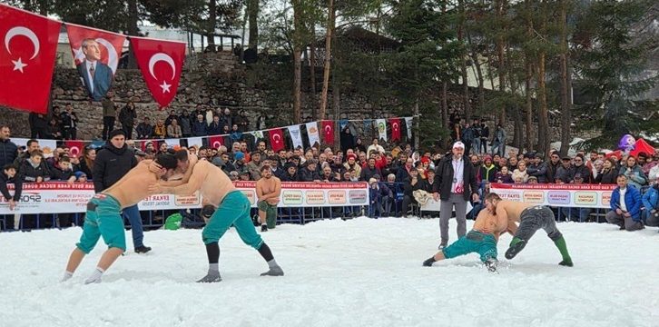 29. Veliköy Karüstü Karakucak Güreşleri Yoğun Katılımla Gerçekleştirildi