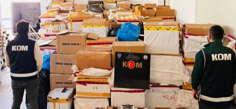 Artvin’de 300 milyon TL değerinde kaçak parfüm ve gıda takviyesi ele geçirildi