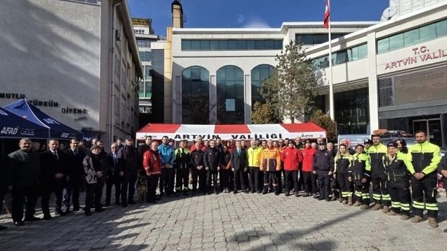 Asrın Felaketi’nin Üçüncü Yıl Dönümünde Artvin’de Anma Etkinlikleri Gerçekleştirildi