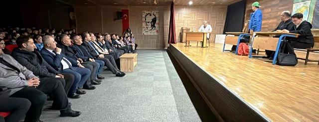 Borçka’da “Akran Nezaketi” Tiyatro Gösterisi İlgi Gördü