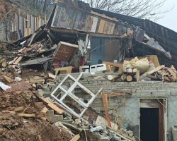 Gündoğdu’da 1 ev ile 1 ahır heyelanda yıkıldı