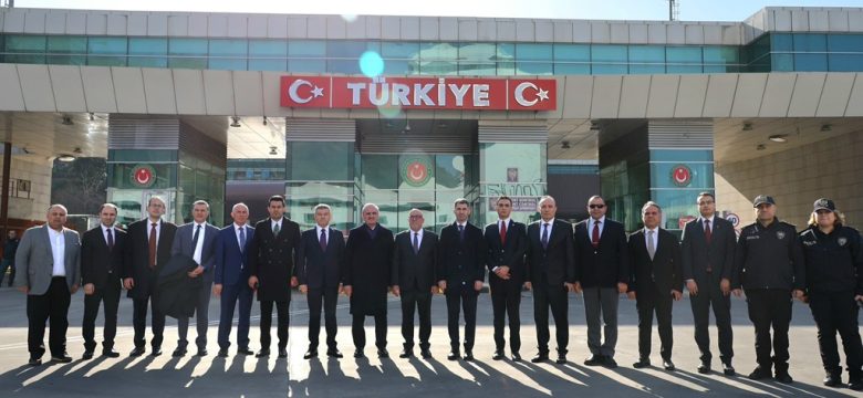 İçişleri Bakan Yardımcısı Karaloğlu, Sınır Kapısında İncelemelerde Bulundu