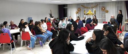 Borçka Kaymakamı Büyükkılıç, Öğretmen ve Öğrencilerle İftarda Bir Araya Geldi