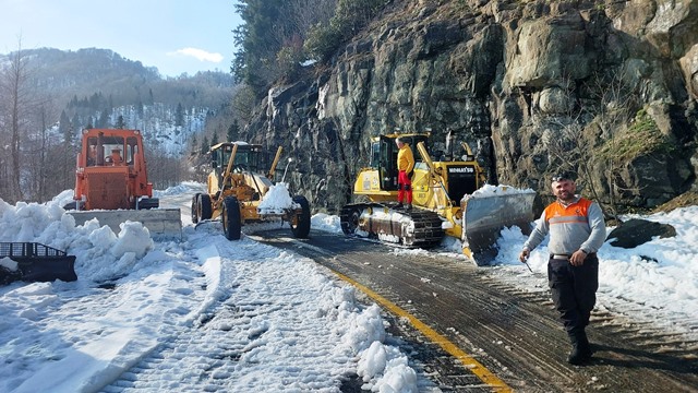 Macahel yolu tekrardan ulaşıma açıldı