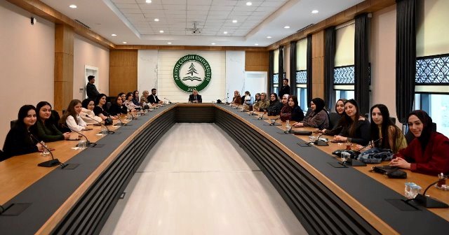 AÇÜ’den Yaşlılara Vefa Projesi