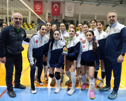 ARTVİN’DE GENÇ KIZLAR VOLEYBOL ŞAMPİYONU ARTVİNSPOR
