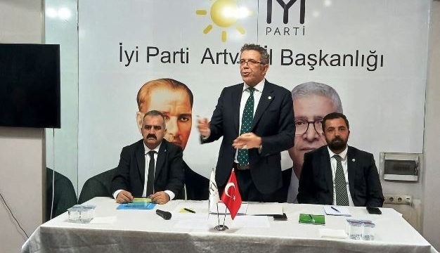 Yasin Öztürk, Artvin il teşkilatını ziyaret etti