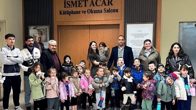 Minik Öğrenciler, Acarlar MYO Kütüphanesini Ziyaret Ettiler