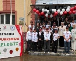 Yeniyol Ortaokulu’nda TÜBİTAK 4006 Bilim Fuarı Açılışı Yapıldı