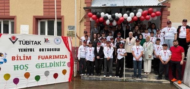 Yeniyol Ortaokulu’nda TÜBİTAK 4006 Bilim Fuarı Açılışı Yapıldı