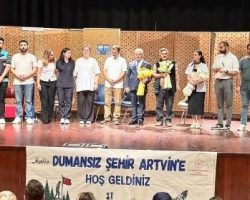 “Dumanın Bedeli” Tiyatrosu Artvin’de Sahnelendi