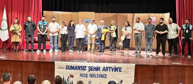 “Dumanın Bedeli” Tiyatrosu Artvin’de Sahnelendi