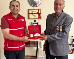 Kıbrıs Gazisine Türk Kızılayı’ndan Ziyaret