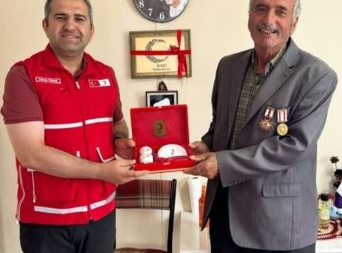 Kıbrıs Gazisine Türk Kızılayı’ndan Ziyaret