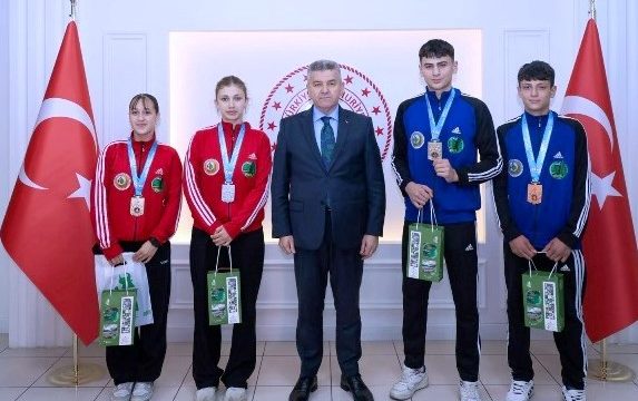 Vali Ergün, Başarılı Sporcuları Ödüllendirdi