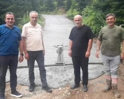Faruk Çelik, “Borçka’ya çivi çakmıyor”